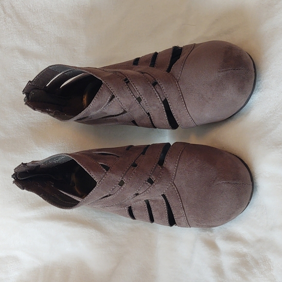 Apostrophe taupe spike heels - Picture 2 of 6